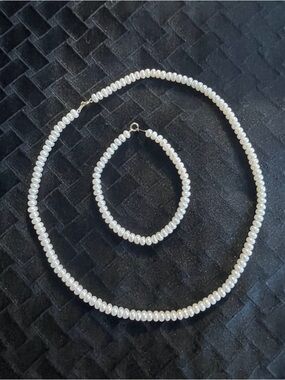 Classic Freshwater Pearl Necklace and Bracelet Set - 10k gold clasp NWOT
